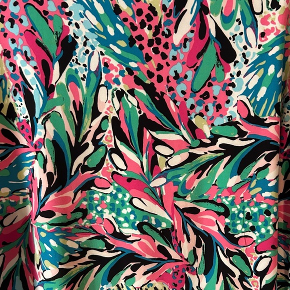 Anne Klein New w/o tag size MED fun print top. - Picture 4 of 9